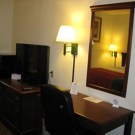 Days Inn By Wyndham Bloomington Ngoại thất bức ảnh