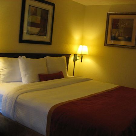 Days Inn By Wyndham Bloomington Ngoại thất bức ảnh