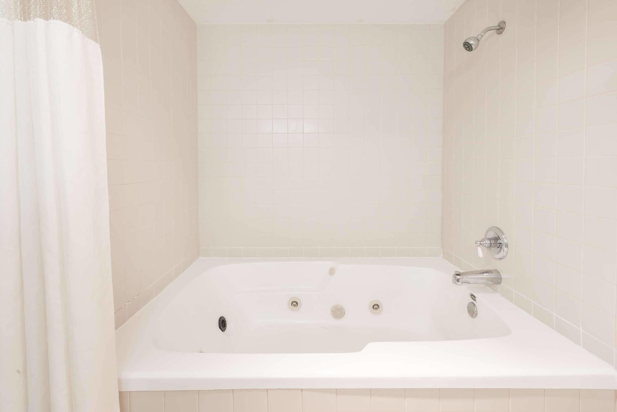 Days Inn By Wyndham Bloomington Ngoại thất bức ảnh