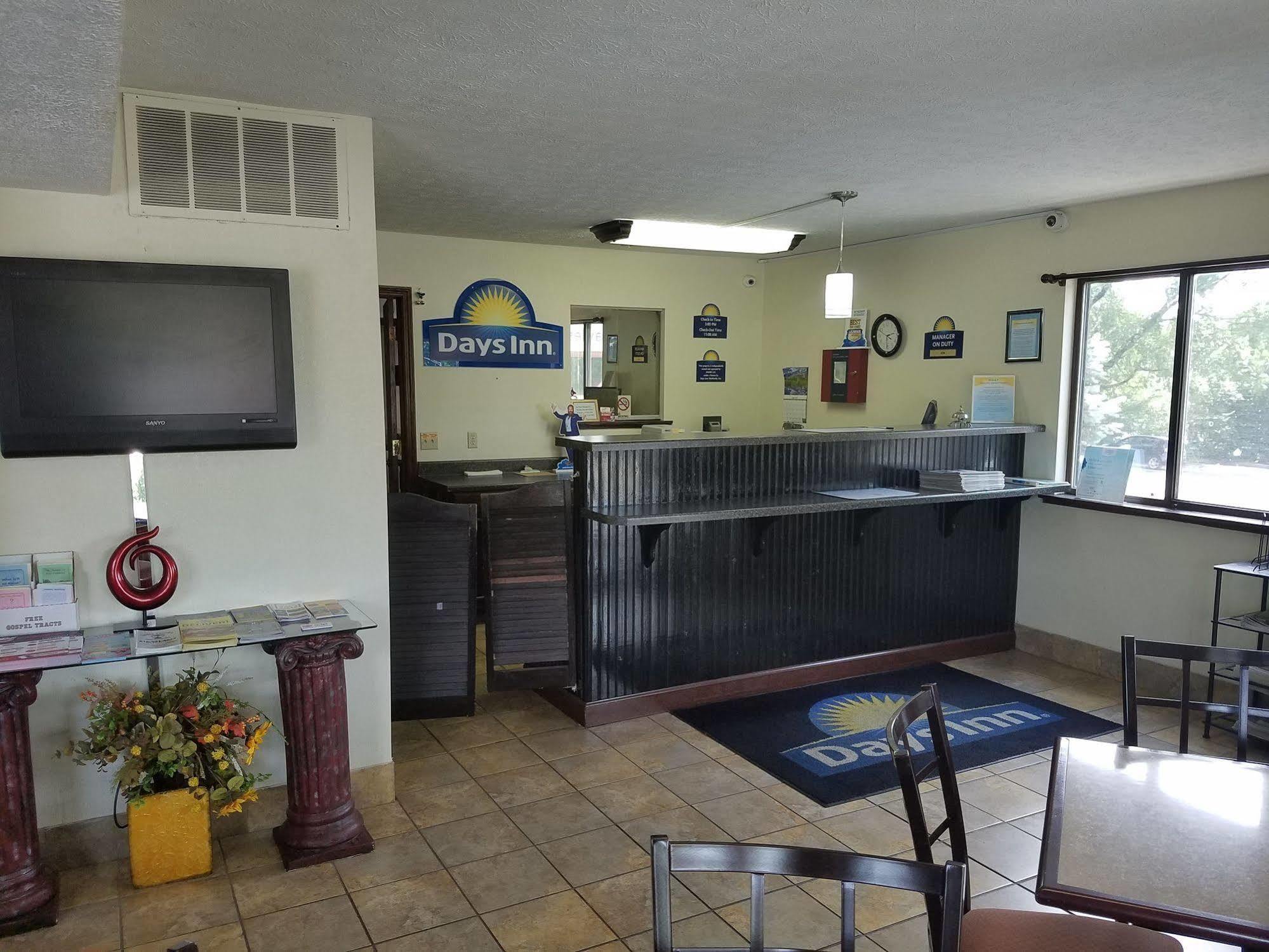 Days Inn By Wyndham Bloomington Ngoại thất bức ảnh