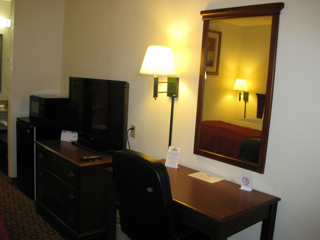 Days Inn By Wyndham Bloomington Ngoại thất bức ảnh